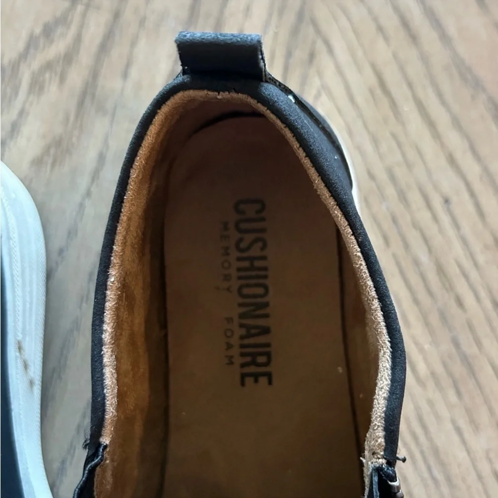 Cushionaire womens black zipper shoes size 6 1/2 Wide